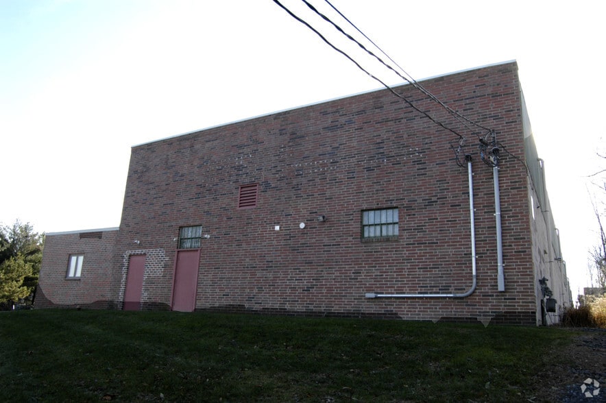 More Photos Of 2997 Franks Rd, Huntingdon Valley Warehouse For Lease