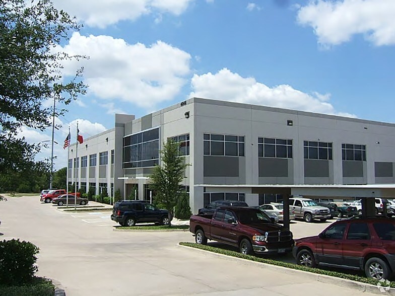 More Photos Of 4545 W Davis St, Dallas Distribution For Sale