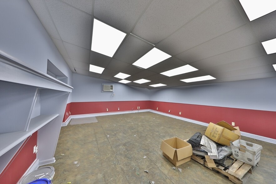More Photos Of 126 E Dickerson St, Dover Warehouse For Sale