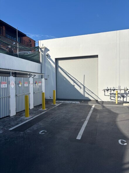 More Photos Of 1325 E El Segundo Blvd, El Segundo Food Processing For Lease
