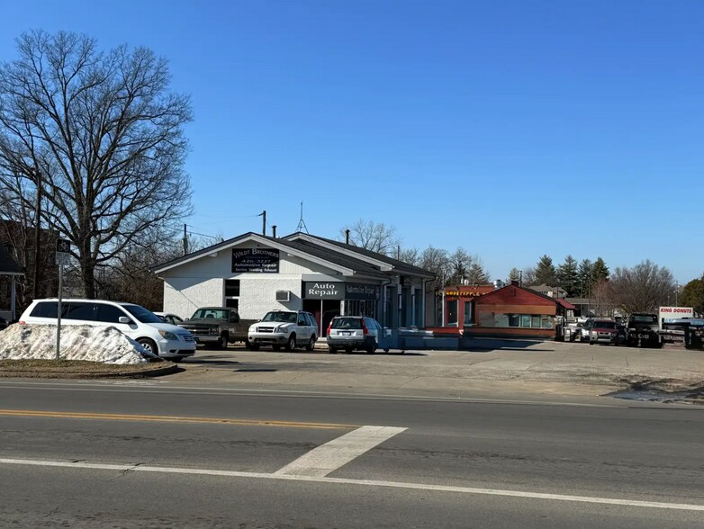 More Photos Of 600 Lyndon Ln, Louisville Service Station For Sale