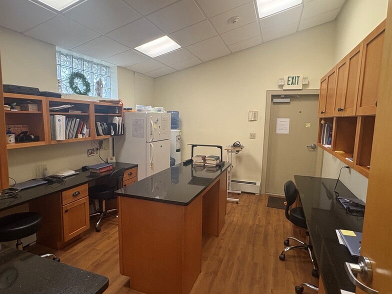 More Photos Of 163 Main St, South Kingstown Medical For Sale