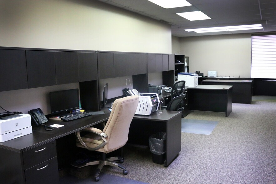 More Photos Of 26026-26038 Woodward Ave, Royal Oak Medical For Sale