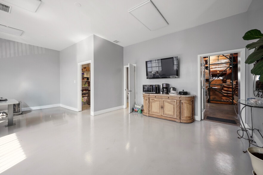 More Photos Of 4807-4827 E 49th St, Vernon Warehouse For Lease