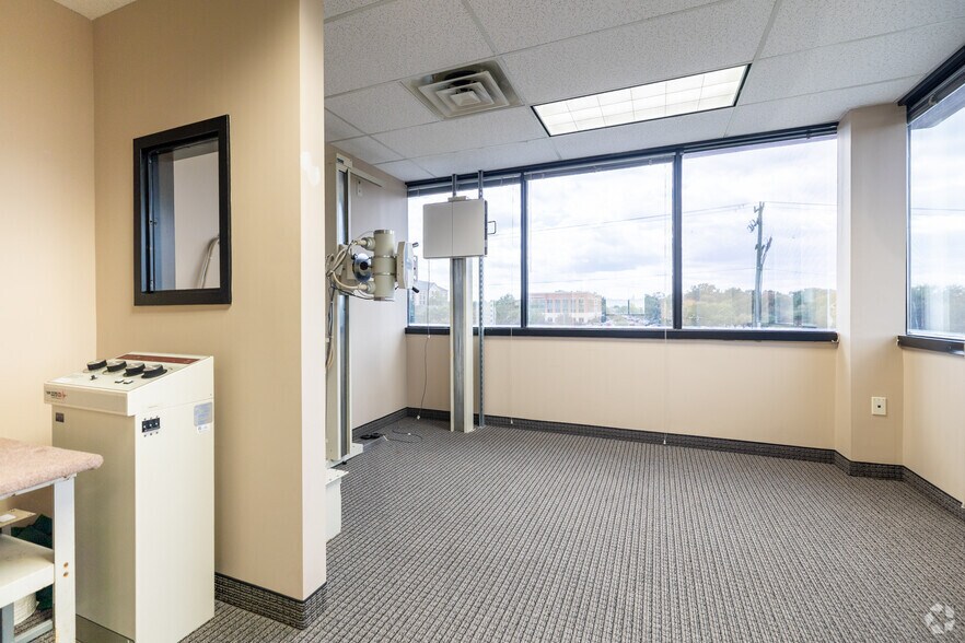 More Photos Of 46045 Palisade Parkway, Sterling Medical For Lease