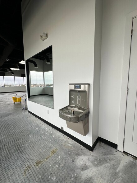 More Photos Of 6914 Brisbane Ct, Sugar Land Medical For Lease