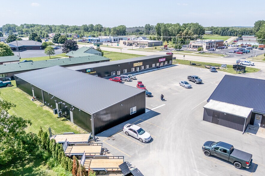 More Photos Of 1186 N Shawano St, New London General Retail For Lease