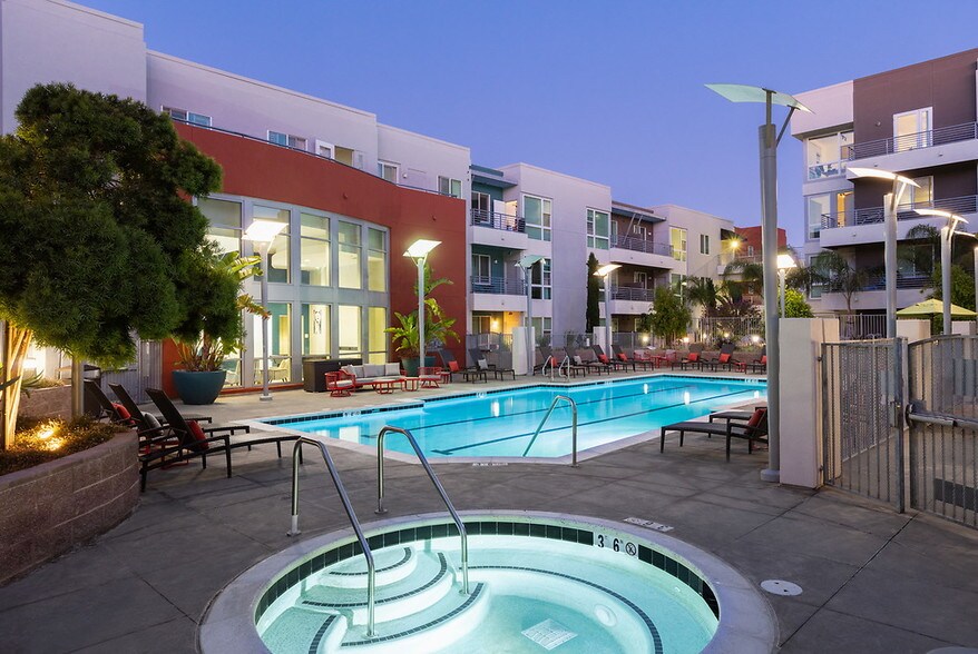 More Photos Of 6399 Christie Ave, Emeryville Apartments For Lease