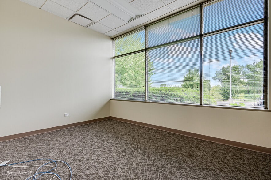 More Photos Of 320 Cardinal Dr, St Charles Medical For Lease