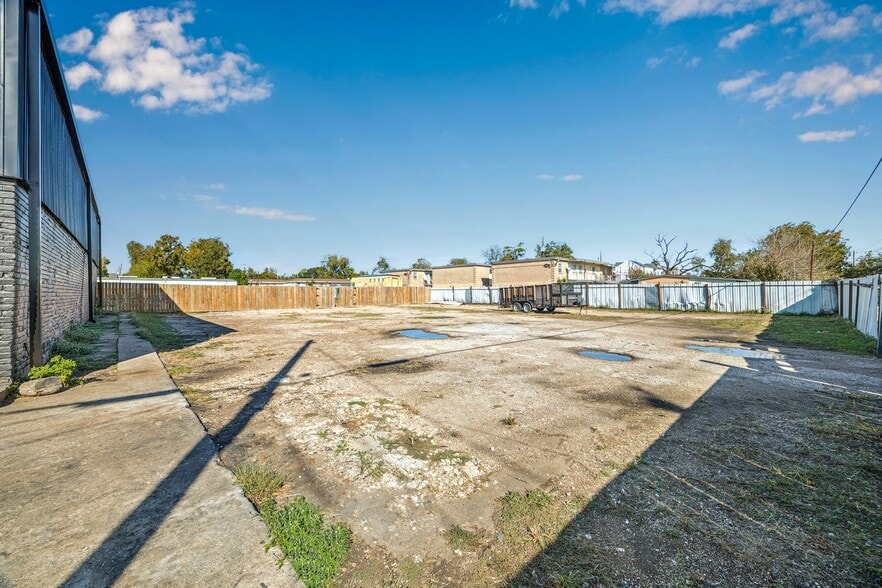 More Photos Of 5600 Yale St, Houston Freestanding For Sale