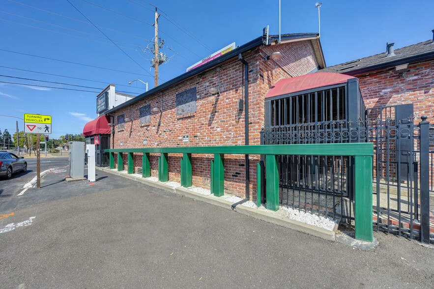 More Photos Of 7800 Fair Oaks Blvd, Fair Oaks Freestanding For Sale