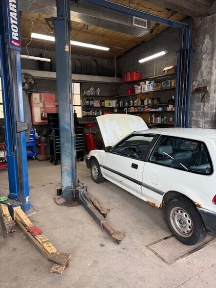 More Photos Of 449 Derby Ave, West Haven Auto Repair For Lease