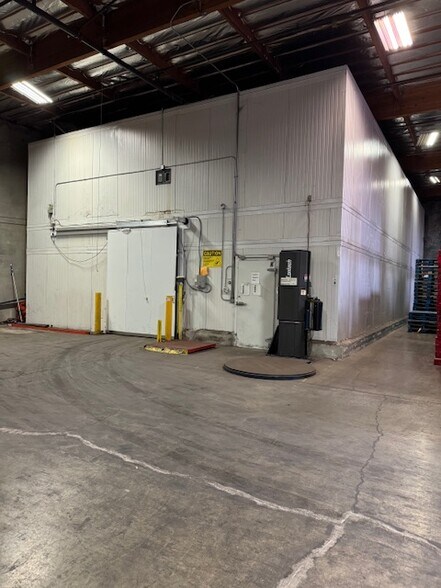 More Photos Of 2671-2675 McCone Ave, Hayward Warehouse For Lease