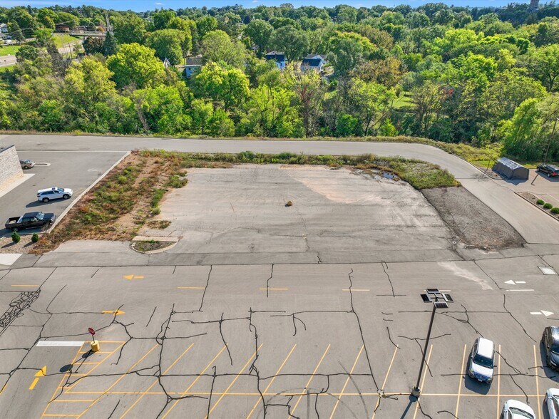 More Photos Of 2600 Dodge St, Dubuque Land For Lease