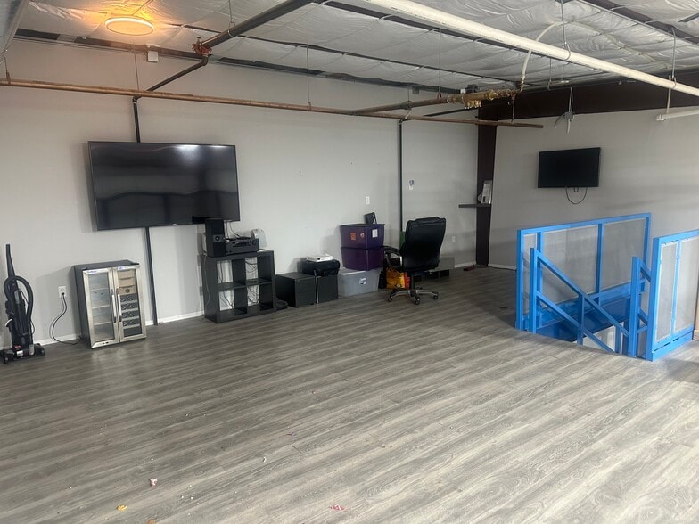 More Photos Of 450 E Willis #122, Chandler Self Storage For Sale