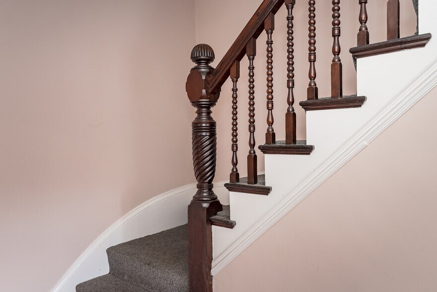 More Photos Of 173 Mount Auburn St, Watertown Medical For Sale