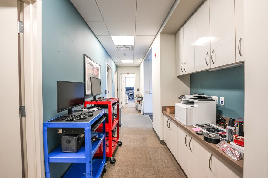 More Photos Of 7115 Leesburg Pike, Falls Church Office For Sale