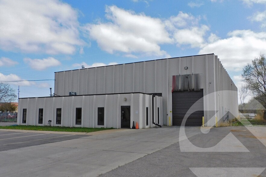 Primary Photo Of 23510 Groesbeck Hwy, Warren Manufacturing For Sale
