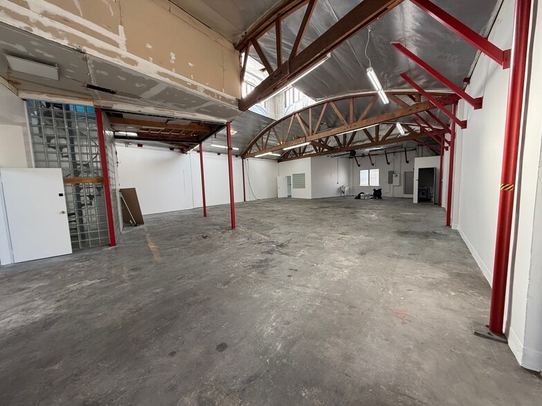 More Photos Of 526 W Garfield Ave, Glendale Manufacturing For Lease