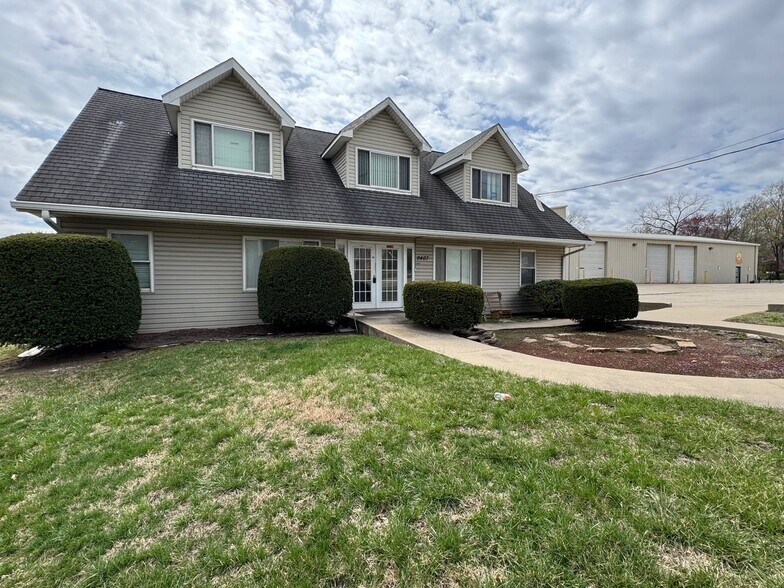 More Photos Of 9403 E 40 Hwy, Independence Warehouse For Sale