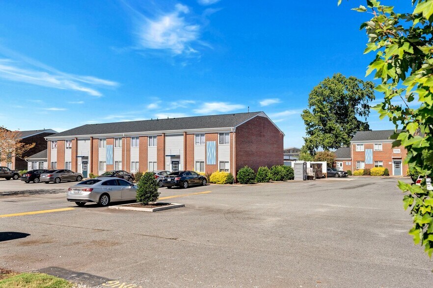 More Photos Of 11112 Mintwood Pl, Newport News Apartments For Sale