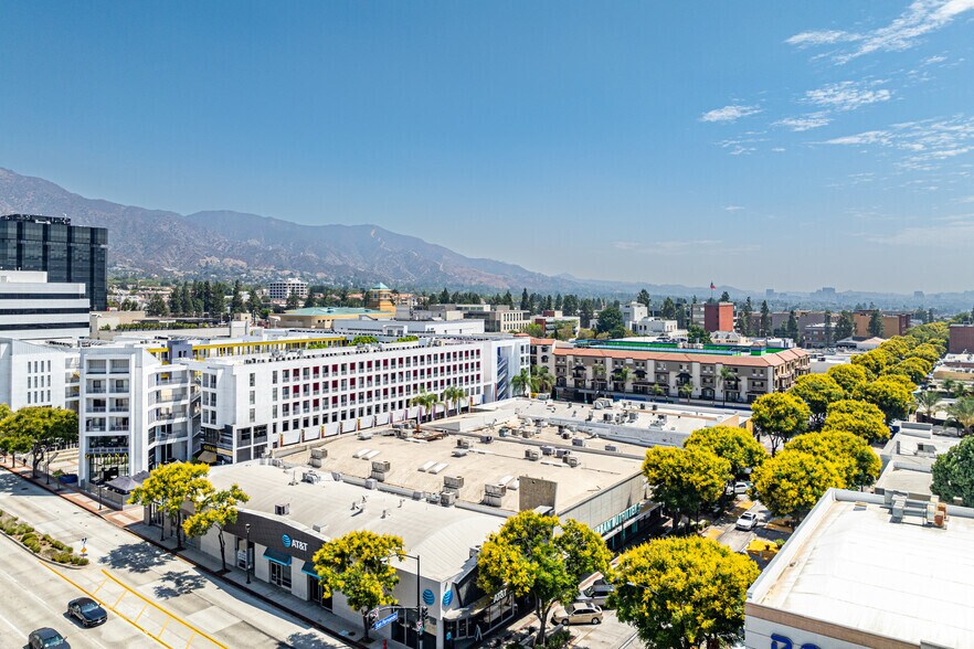 More Photos Of 328-330 N San Fernando Blvd, Burbank Storefront For Lease