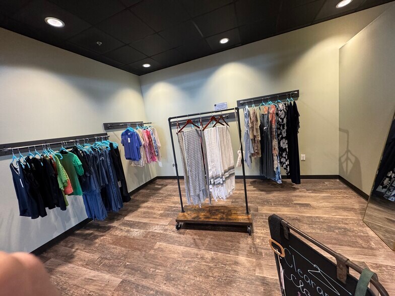 More Photos Of 2030 Main St, Batavia Freestanding For Lease