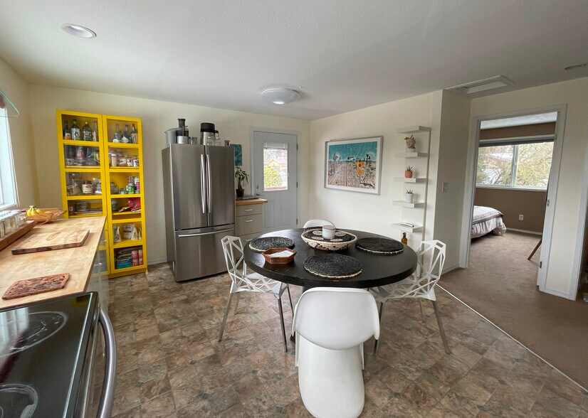 More Photos Of 300 NE 117th Ave, Vancouver Office Residential For Lease