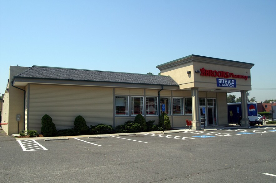 More Photos Of 1619 Boston Post Rd, Fairfield Freestanding For Lease