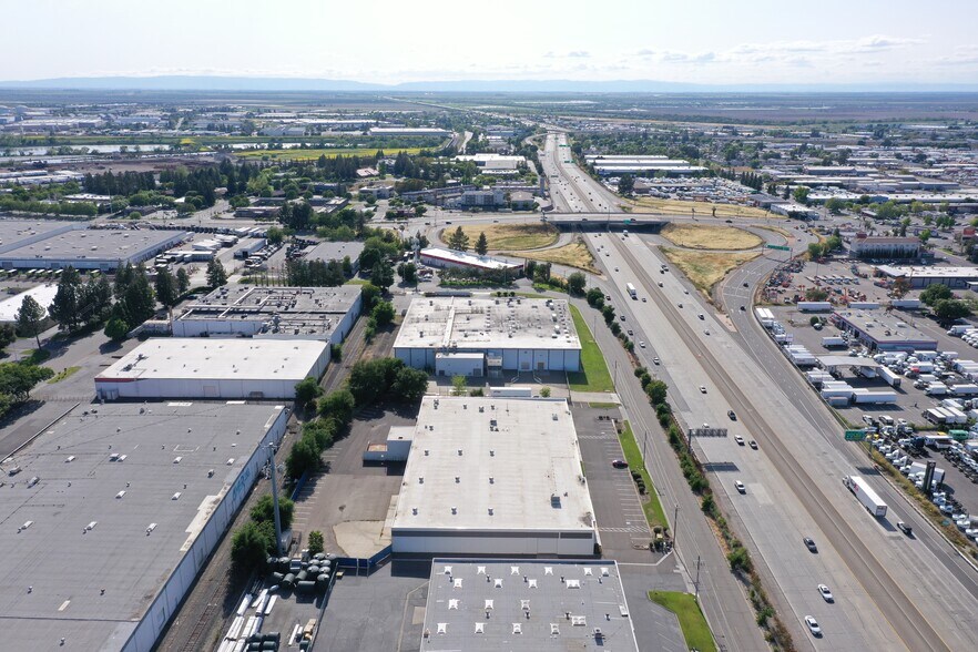 More Photos Of 2505-2535 Front St, West Sacramento Warehouse For Sale