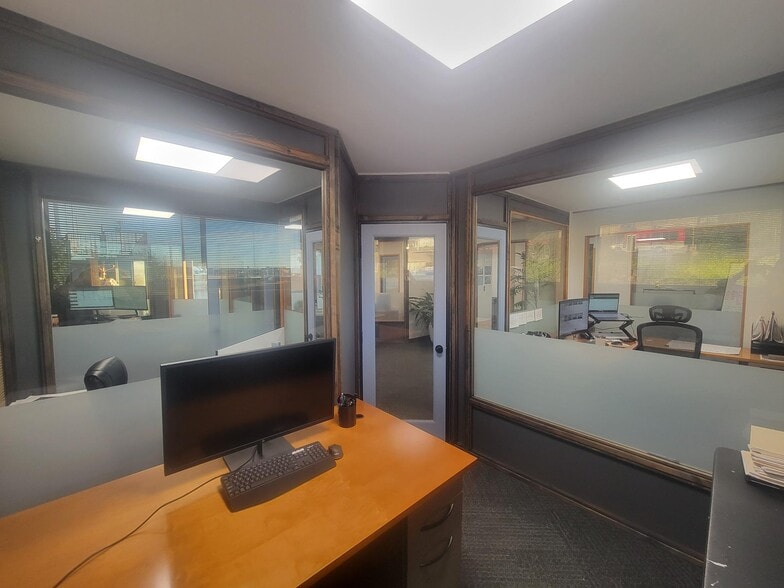 More Photos Of 2516 W Marine View Dr, Everett Office For Lease
