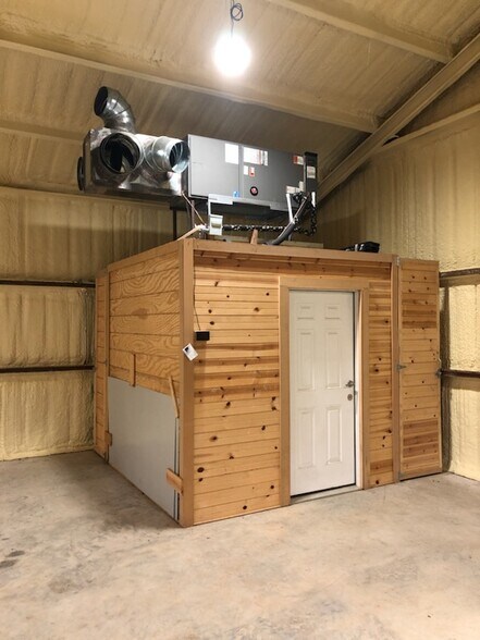 More Photos Of 1009 Old Plantersville, Montgomery Warehouse For Lease