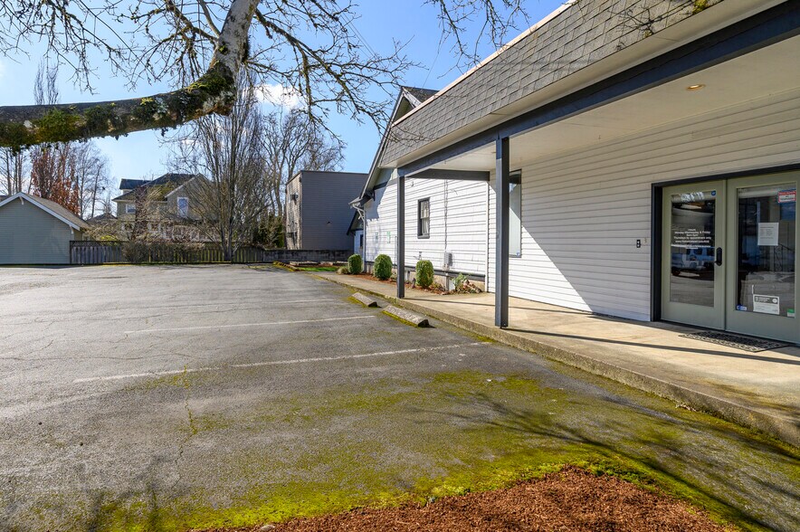 More Photos Of 636 NE Baker St, Mcminnville Freestanding For Sale