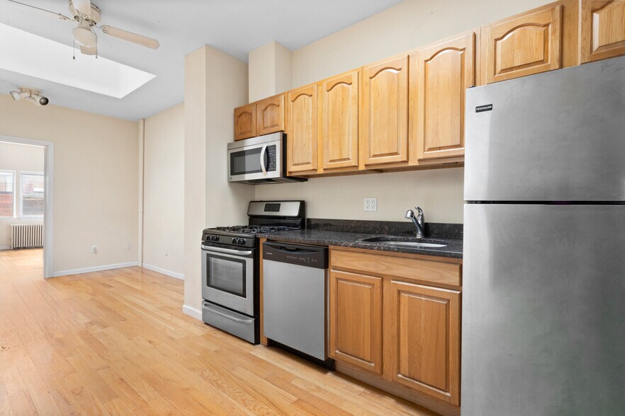 More Photos Of 54 Herbert St, Brooklyn Apartments For Sale