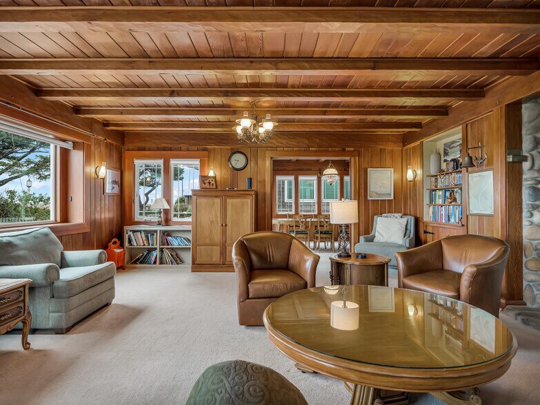 More Photos Of 1021 Promenade, Seaside Specialty For Sale