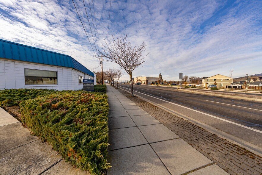 More Photos Of 209 N Pacific Hwy, Talent General Retail For Sale