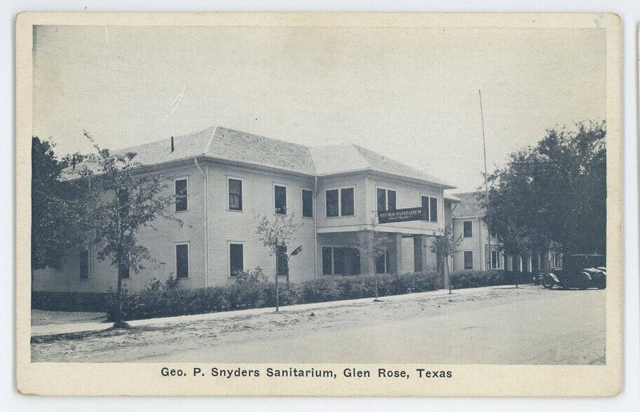 More Photos Of 205 SW Barnard St, Glen Rose Hotel For Sale