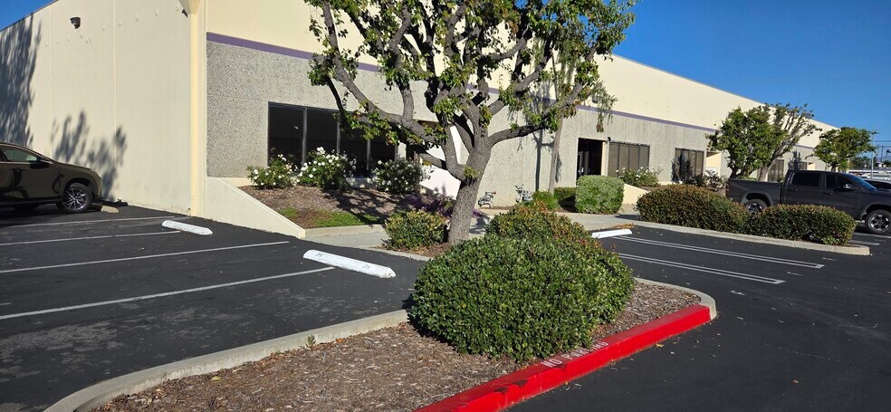 More Photos Of 9155 Alabama Ave, Chatsworth Light Manufacturing For Lease