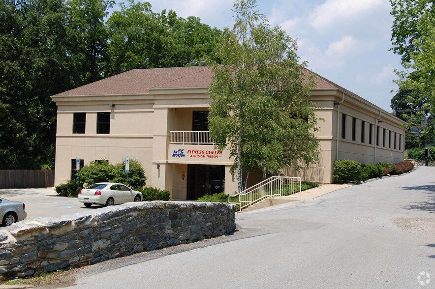 Primary Photo Of 20 Country Club Dr, Downingtown Medical For Lease