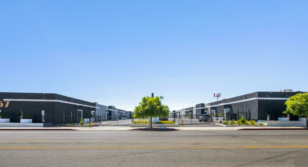 More Photos Of 7059-7077 1/2 Vineland Ave, North Hollywood Unknown For Lease