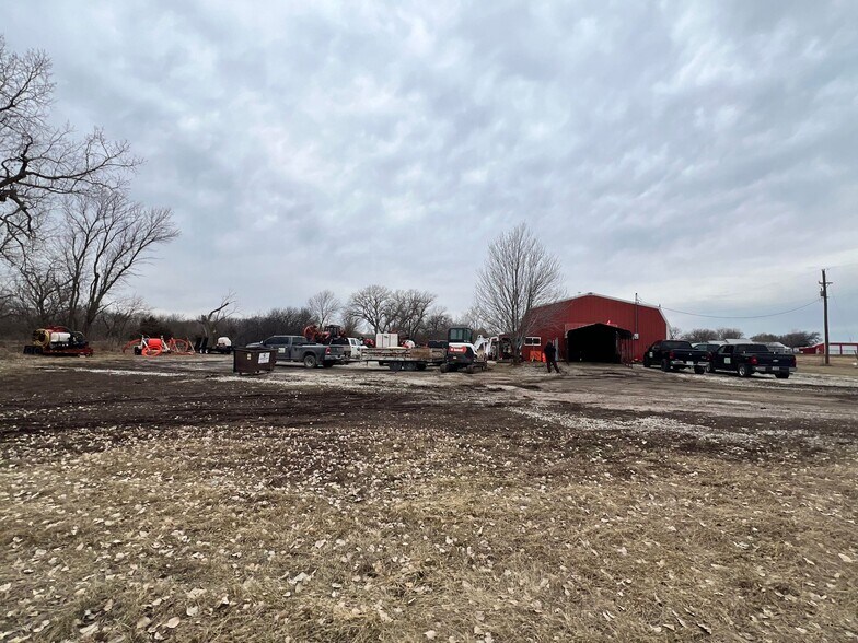 More Photos Of 4505 Old Woodlawn, Lincoln Land For Lease
