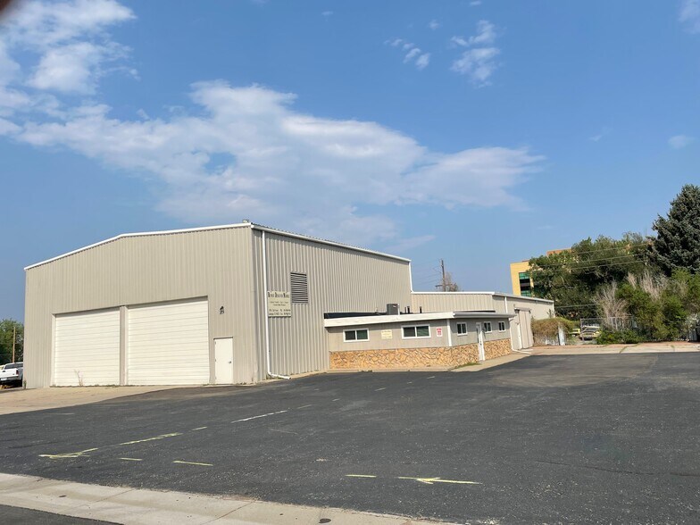 More Photos Of 190 S Taft St, Lakewood Manufacturing For Lease