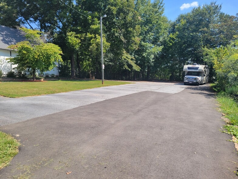 More Photos Of 135 Palm St, Holly Springs Office Residential For Lease