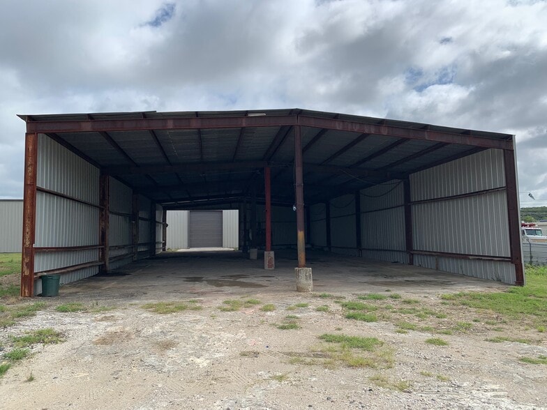 More Photos Of 3910 E McKinney St, Denton Warehouse For Sale