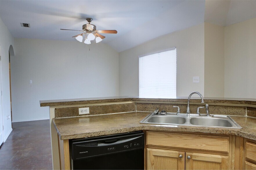 More Photos Of 141 Lindas Creek Ln, Weatherford Multifamily For Sale