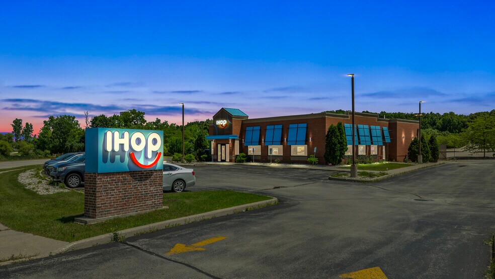 Primary Photo Of 15505 W Rockridge Rd, New Berlin Restaurant For Sale