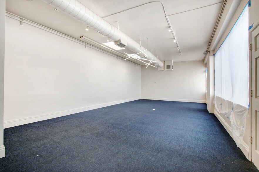 More Photos Of 416-424 N Fairfax Ave, Los Angeles Storefront For Lease