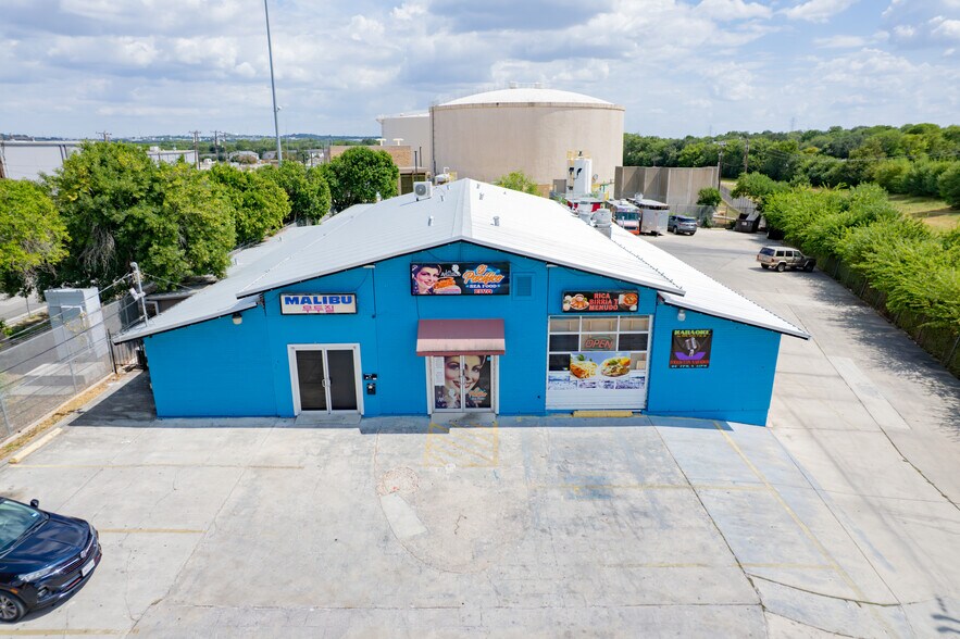 More Photos Of 13860 Nacogdoches Rd, San Antonio Freestanding For Sale