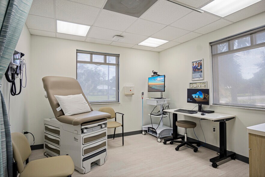 More Photos Of 1201 N Parrott Ave, Okeechobee Medical For Sale