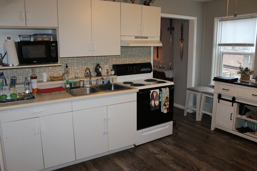 More Photos Of 100 Railroad, Leland Apartments For Sale